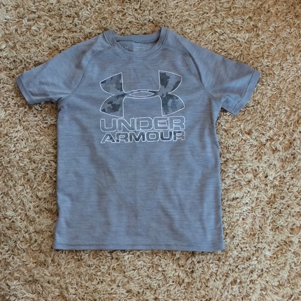 Grey under armor short sleeve T-shirt SZ youth L